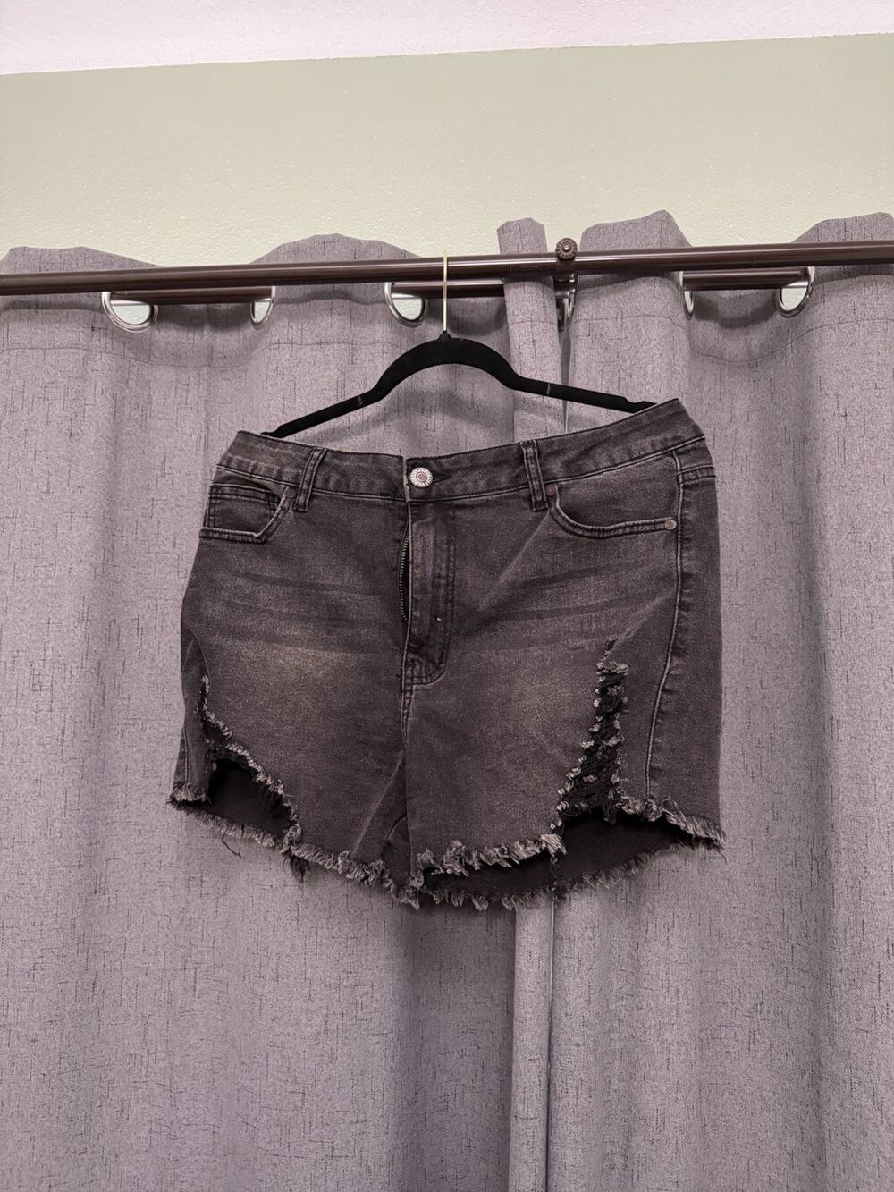 Black VIP Women's Black Denim Jean Shorts Size 31 New
